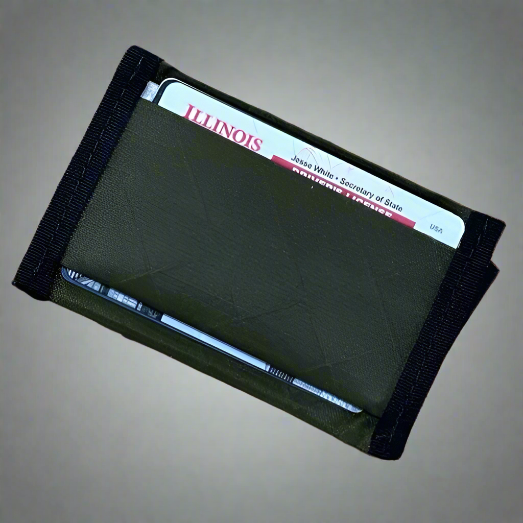 green
wallet
small wallet
hiker wallet
minimalist wallet